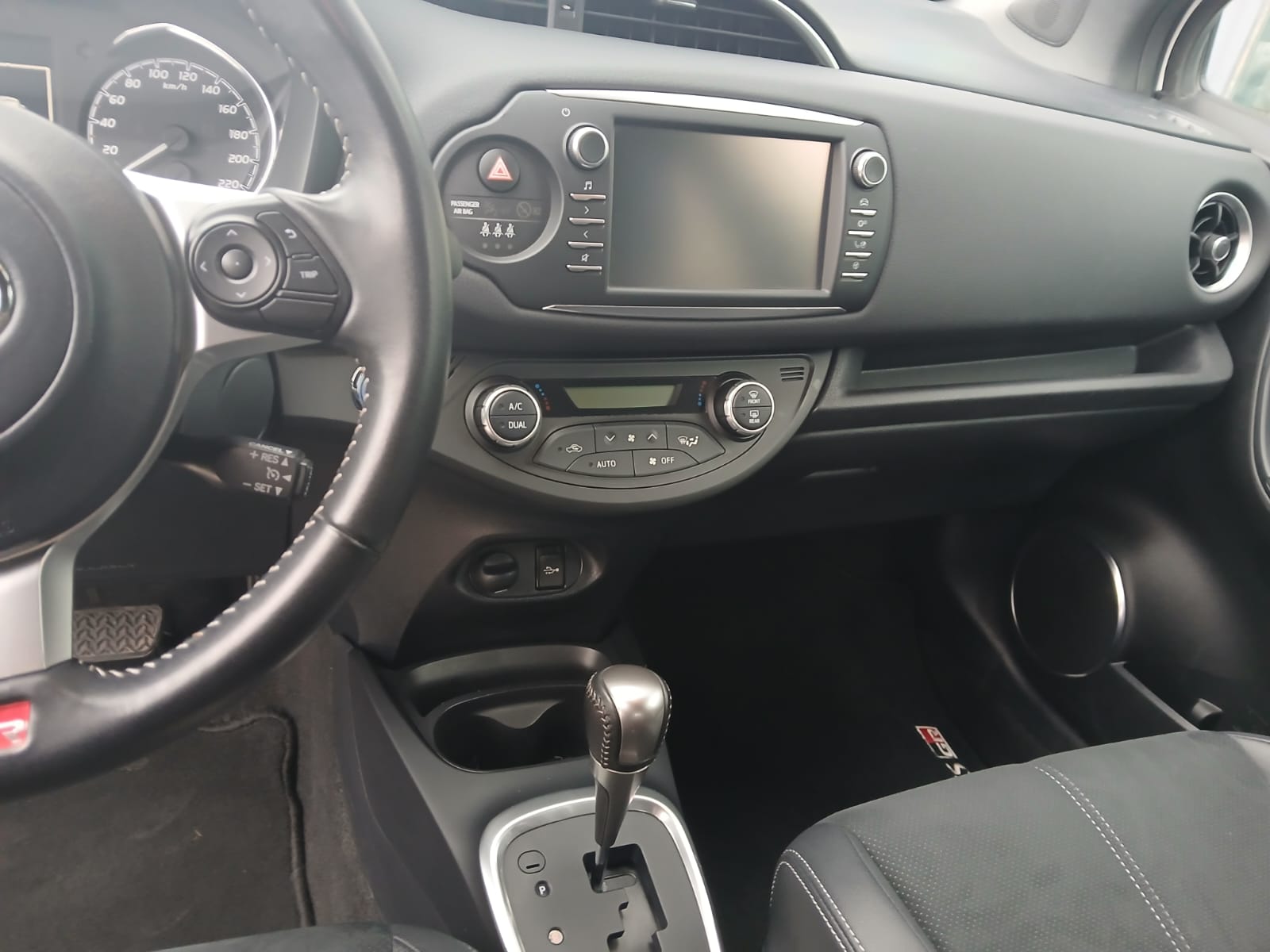 TOYOTA Yaris 100H 1.5 GR-Sport