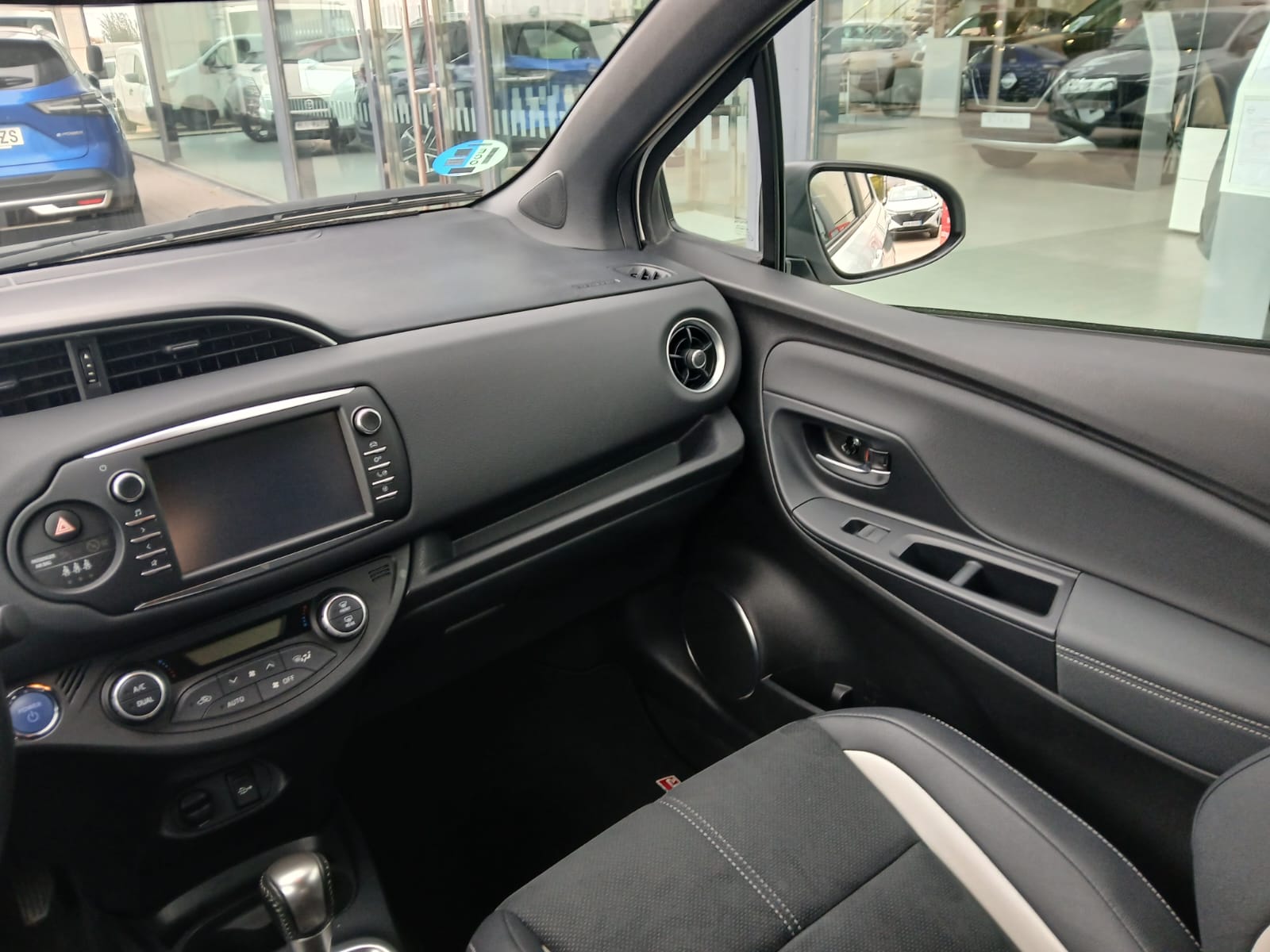 TOYOTA Yaris 100H 1.5 GR-Sport