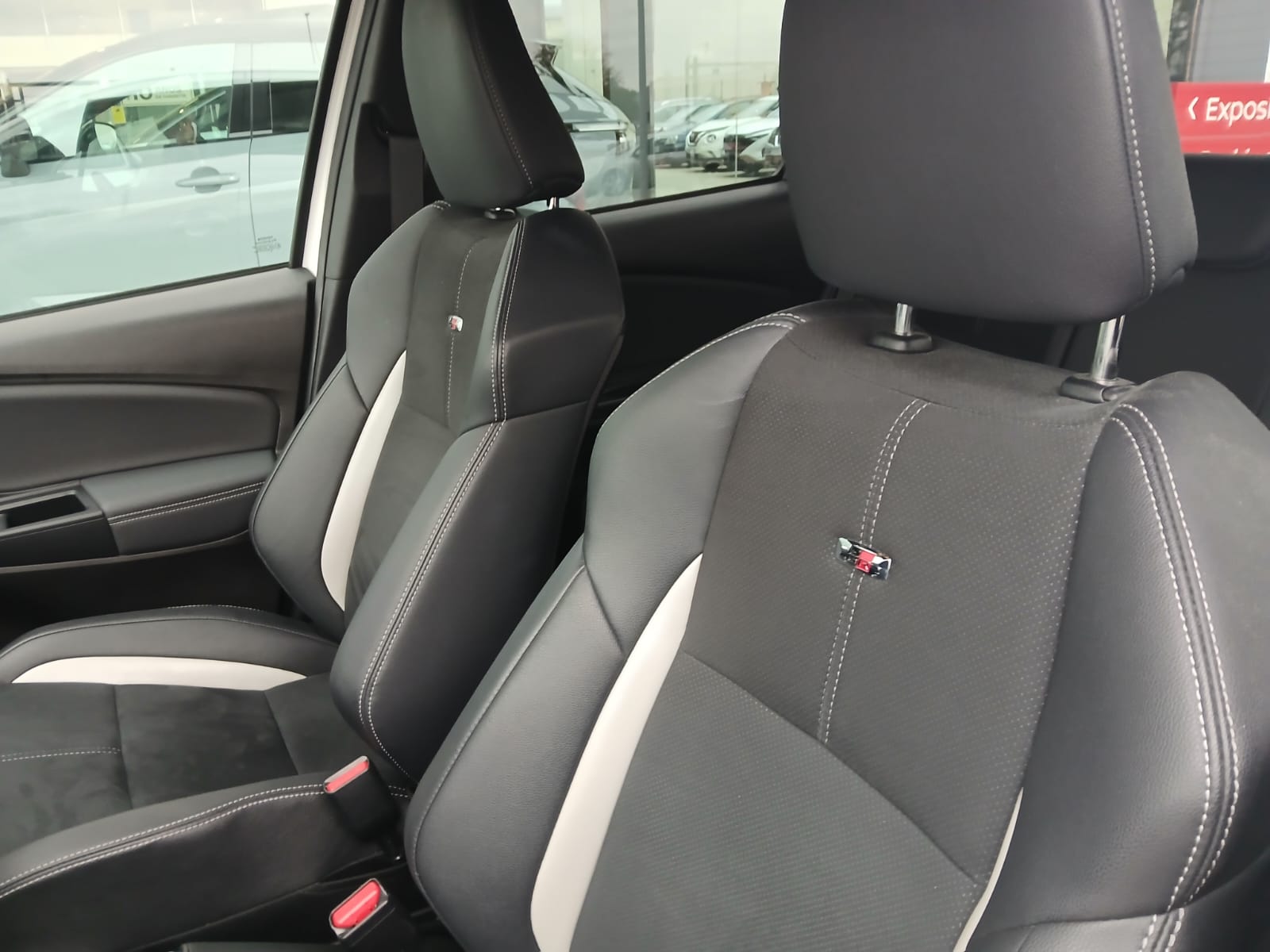 TOYOTA Yaris 100H 1.5 GR-Sport